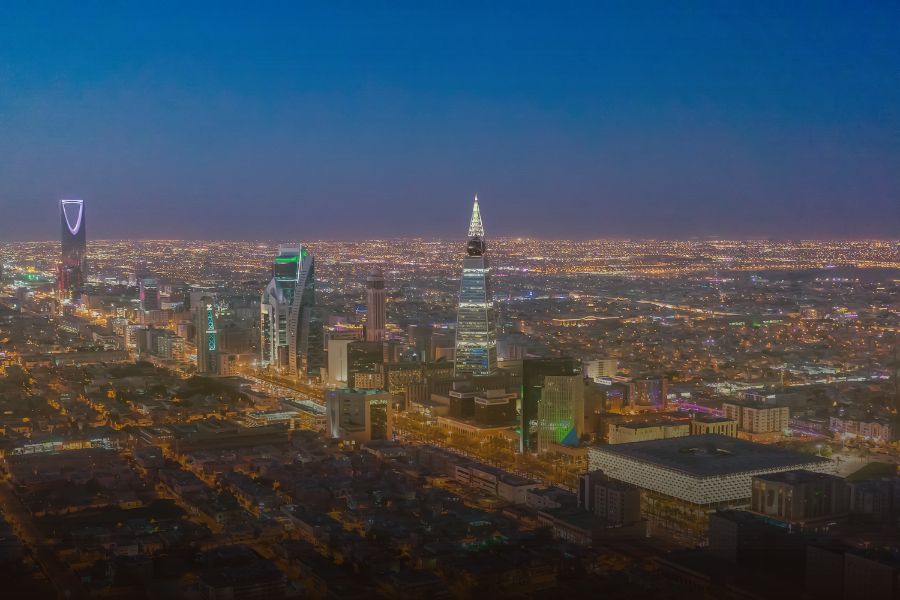 القرارات الجديدة وتحديث القوانين في السعودية وفق رؤية 2030