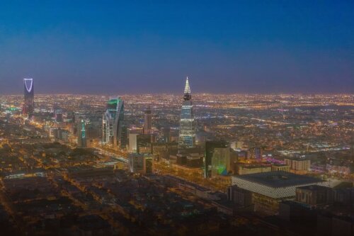 القرارات الجديدة وتحديث القوانين في السعودية وفق رؤية 2030